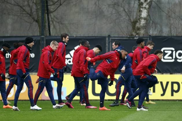 AMSTERDAM - (lr) Steven Berghuis of Ajax, Kenneth Taylor of Ajax, Lorenzo Lucca of Ajax, Brian Brobbey of Ajax, Steven Bergwijn of Ajax, Devyne Rensch of Ajax during a training session prior to the UEFA Europa League play-off match between FC Union Berlin and Ajax Amsterdam at Sportpark De Toekomst on February 22, 2023 in Amsterdam, Netherlands. ANP KOEN VAN WEEL UEFA Europa League Play-off MD-1 2022 2023 xVIxANPxSportx xxANPxIVx 463316994 originalFilename: 463316994.jpg