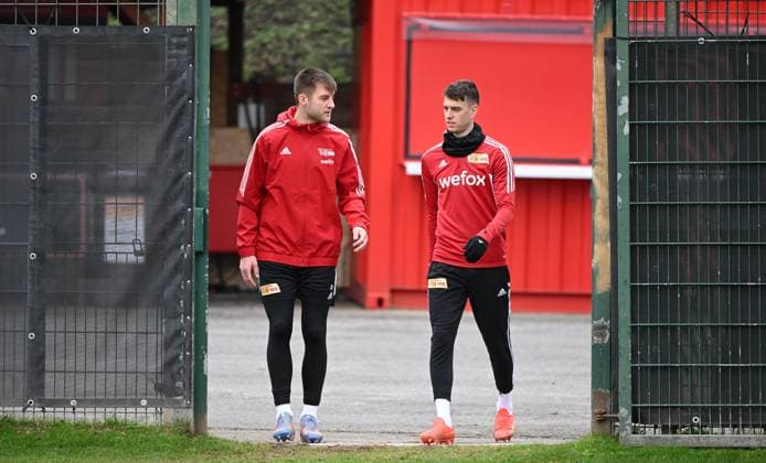 Football, men, season 2022 2023, Europa League, 1 FC Union Berlin, training before the match against Ajax Amsterdam, f l Robin Knoche 1 FC Union Berlin , Janik Haberer 1 FC Union Berlin , 22 02 2022, Copyright: xMatthiasxKochx