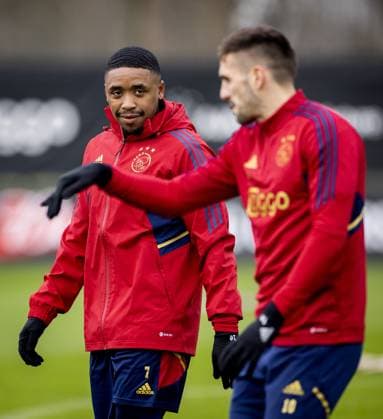 AMSTERDAM - Steven Bergwijn and Dusan Tadic during a training session ahead of the UEFA Europa League play-off match between FC Union Berlin and Ajax Amsterdam at sportpark de Toekomst on February 22, 2023 in Amsterdam, Netherlands. ANP KOEN VAN WEEL UEFA Europa League Play-off MD-1 2022 2023 xVIxANPxSportx xxANPxIVx 463319175 originalFilename: 463319175.jpg