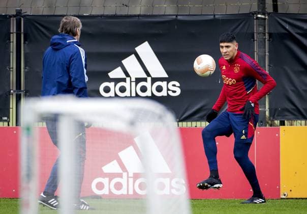 AMSTERDAM - Edson Alvarez during a training session prior to the UEFA Europa League play-off match between FC Union Berlin and Ajax Amsterdam at sportpark de Toekomst on February 22, 2023 in Amsterdam, Netherlands. ANP KOEN VAN WEEL UEFA Europa League Play-off MD-1 2022 2023 xVIxANPxSportx xxANPxIVx 463319194 originalFilename: 463319194.jpg