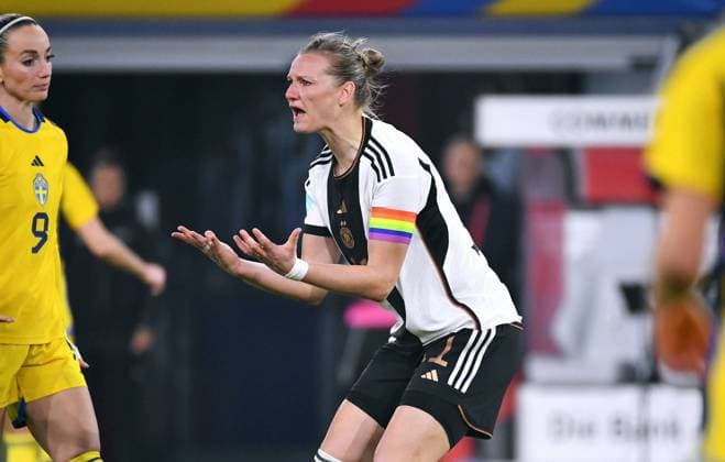 Football, Germany, Women International Match, Schauinsland Reisen Arena Duisburg Germany Sweden 0 0 Alexandra Popp GER Action DFL DFB REGULATIONS PROHIBIT ANY USE OF PHOTOGRAPHS AS IMAGE SEQUENCES AND OR QUASI VIDEO