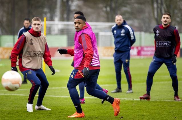 AMSTERDAM - Kenneth Taylor, Steven Bergwijn, and Dusan Tadic during a training session ahead of the UEFA Europa League play-off match between FC Union Berlin and Ajax Amsterdam at Sportpark de Toekomst on February 22, 2023 in Amsterdam, Netherlands. ANP KOEN VAN WEEL UEFA Europa League Play-off MD-1 2022 2023 xVIxANPxSportx xxANPxIVx 463320470 originalFilename: 463320470.jpg