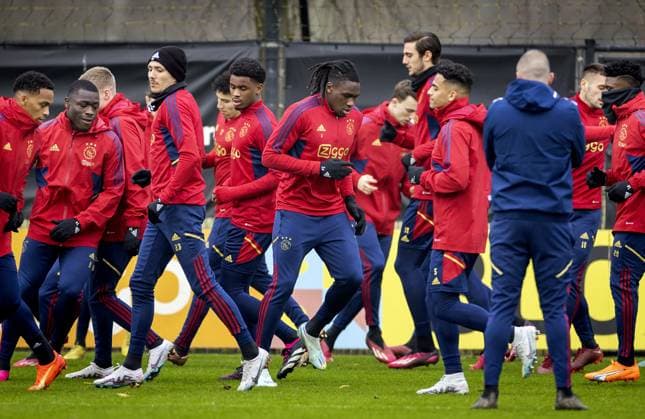 AMSTERDAM - Brian Brobbey, Steven Berghuis, Calvin Bassey, Owen Wijndal and Dusan Tadic during a training session ahead of the UEFA Europa League play-off match between FC Union Berlin and Ajax Amsterdam at sportpark de Toekomst on February 22, 2023 in Amsterdam, Netherlands. ANP KOEN VAN WEEL UEFA Europa League Play-off MD-1 2022 2023 xVIxANPxSportx xxANPxIVx 463320544 originalFilename: 463320544.jpg