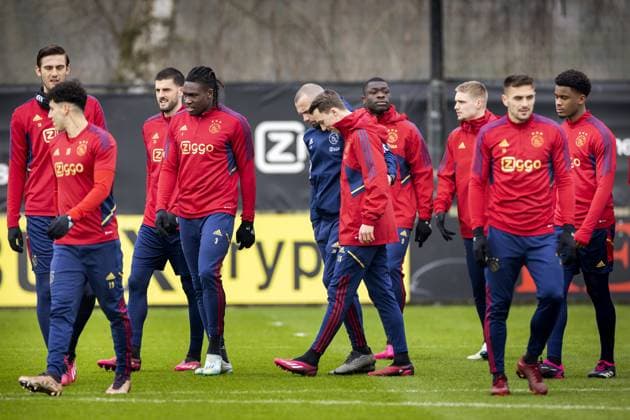 AMSTERDAM - Ajax coach John Heitinga and Youri Regeer during a training session ahead of the UEFA Europa League play-off match between FC Union Berlin and Ajax Amsterdam at sportpark de Toekomst on February 22, 2023 in Amsterdam, Netherlands. ANP KOEN VAN WEEL UEFA Europa League Play-off MD-1 2022 2023 xVIxANPxSportx xxANPxIVx 463320927 originalFilename: 463320927.jpg