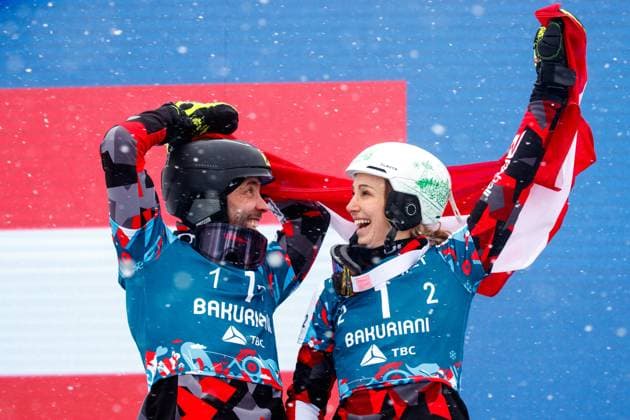 Bilder des Jahres 2023, Sport 02 Februar Bilder des Jahres 2023, Sport 02 Februar Sport Themen der Woche KW08 Sport Bilder des Tages SNOWBOARD - FIS SX and SB World Championships Bakuriani 2023 BAKURIANI,GEORGIA,22.FEB.23 - SNOWBOARD - FIS SX and SB World Championships, PSL, mixed parallel slalom team, award ceremony. Image shows the rejoicing of Andreas Prommegger and Sabine Schoeffmann (AUT).  GEPAxpictures xMaticxKlansek