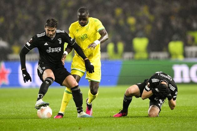 Moussa Sissoko (Nantes) vs Manuel Locatelli (Juventus) FOOTBALL : Nantes vs Juventus de Turin - Barrage retour Ligue Europa - 23 02 2023 JBAutissier Panoramic 