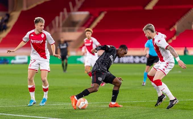 23 02 2023, Football UEFA Europa League 2022 2023, K o rounds play off second leg, AS Monaco Bayer 04 Leverkusen AS Monaco, Stade Louis II in Monaco center Jeremie Frimpong Leverkusen on the ball DFL and DFB regulations prohibit any use of photographs as image sequences and or quasi video
