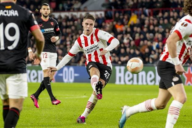 EINDHOVEN, 23-02-2023. Philips Stadion, Stadium of PSV. Europa League season 2022-2023. Second leg PSV - Sevilla. PSV midfielder Joey Veerman nearly scores 2-0 during the game PSV - Sevilla. PSV - Sevilla  x19995403x Copyright: