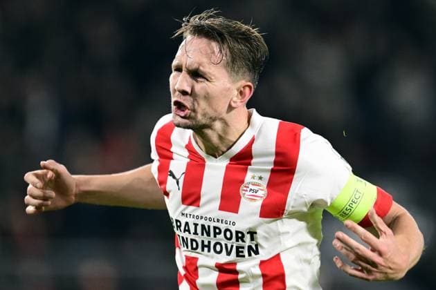 EINDHOVEN - Luuk de Jong of PSV Eindhoven celebrates the 1-0 during the UEFA Europa league play-off match between PSV Eindhoven and Sevilla FC at Phillips stadium on February 23, 2023 in Eindhoven, Netherlands. ANP OLAF KRAAK PSV Eindhoven v Sevilla FC: Knockout Round Play-Off Leg Two - UEFA Europa League 2022 2023 xVIxANPxSportx xxANPxIVx 463451711 originalFilename: 463451711.jpg