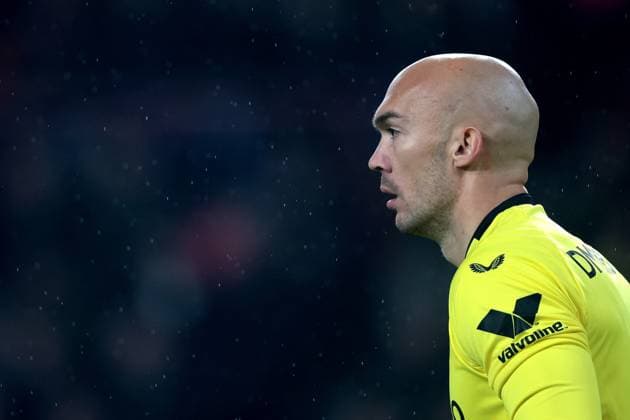 EINDHOVEN - Sevilla FC goalkeeper Marko Dmitrovic during the UEFA Europa league play-off match between PSV Eindhoven and Sevilla FC at Phillips stadium on February 23, 2023 in Eindhoven, Netherlands. AP Dutch Height Jeroen Putmans PSV Eindhoven v Sevilla FC: Knockout Round Play-Off Leg Two - UEFA Europa League 2022 2023 xVIxANPxSportx xJeroenxPutmansxIVx 463452403 originalFilename: 463452403.jpg