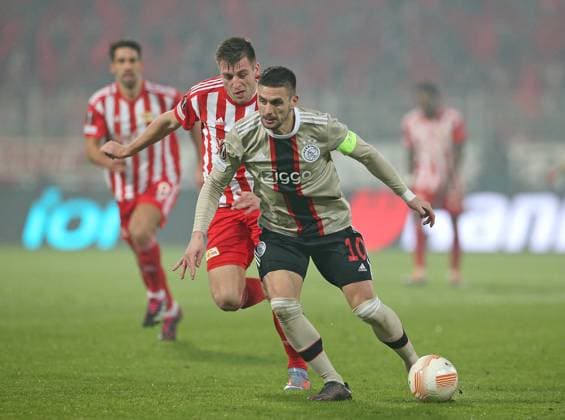 23 02 2023, Football UEFA Europa League 2022 2023, KO Play Off, 1 FC Union Berlin Ajax Amsterdam, at Stadion An der Alten Försterei Berlin L R Robin Knoche Union Berlin vs Dusan Tadic Ajax Amsterdam DFL and DFB regulations prohibit any use of photographs as image sequences and or quasi video