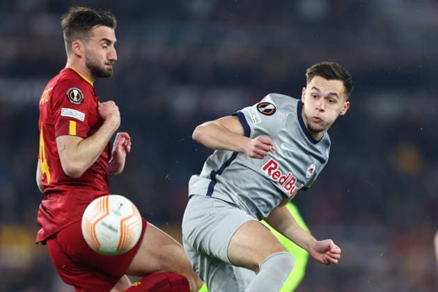 SOCCER - UEFA EL, Roma vs RBS ROME,ITALY,23.FEB.23 - SOCCER - UEFA Europa League, play off, AS Roma vs Red Bull Salzburg. Image shows Bryan Cristante (Roma) and Amar Dedic (RBS).  GEPAxpictures xDavidxGeieregger