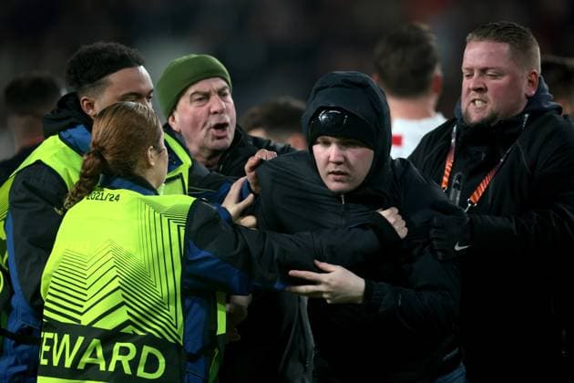 EINDHOVEN - A supporter is taken off the pitch during the UEFA Europa league play-off match between PSV Eindhoven and Sevilla FC at Phillips stadium on February 23, 2023 in Eindhoven, Netherlands. AP Dutch Height Jeroen Putmans PSV Eindhoven v Sevilla FC: Knockout Round Play-Off Leg Two - UEFA Europa League 2022 2023 xVIxANPxSportx xJeroenxPutmansxIVx 463453649 originalFilename: 463453649.jpg