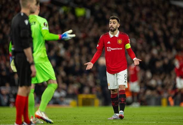 Football - UEFA Europa League - Play-Off 2nd Leg - Manchester United, ManU FC v FC Barcelona, Barca MANCHESTER, ENGLAND - Thursday, February 23, 2023: Manchester United s Bruno Fernandes (R) argues with Barcelona s goalkeeper Marc-AndrÃ ter Stegen during the UEFA Europa League Play-Off 2nd Leg game between Manchester United FC and FC Barcelona at Old Trafford. MANCHESTER Old Trafford GREATER MANCHESTER ENGLAND  Copyright: xDavidxRawcliffex P2023-02-23-Man_Utd_Barcelona-32