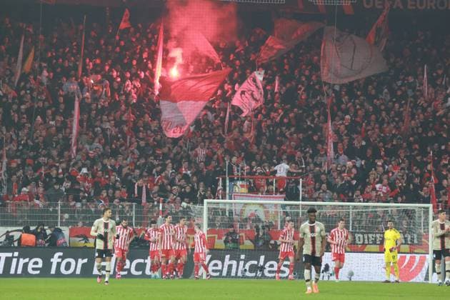 DEU, DFL, 1 FBL, 1 FC Union vs Alax Amsterdamm, 23 02 2023, Stadion Alte Foersterei, Berlin, DEU, DFL, 1 FBL, 1 FC Union vs Alax Amsterdamm, in picture 1 0through 11m of Robin Knoche 1 FC Union Berlin 31 , Unioner Spielererkreis, 1 FC Union Fans, Maarten Stekelenburg Ajax Amsterdam 1 DFL regulations prohibit any use of Photographs as image sequences and or quasi video Foto Juergen Engler nordphoto GmbH JuergenxEngler nph00076