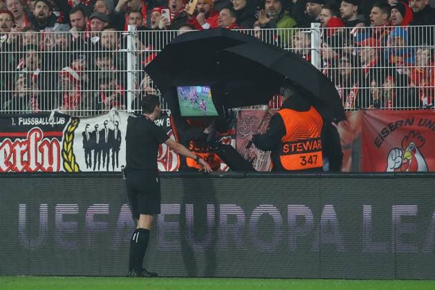 23 02 2023, xtgx, football Europa League 1 8 final, 1 FC Union Berlin Ajax Amsterdam emspor, v l VAR, video evidence, referee, referee DFL DFB REGULATES PROHIBIT ANY USE OF PHOTOGRAPHS as IMAGE SEQUENCES and or QUASI VIDEO Stadion an der Alten Foersterei