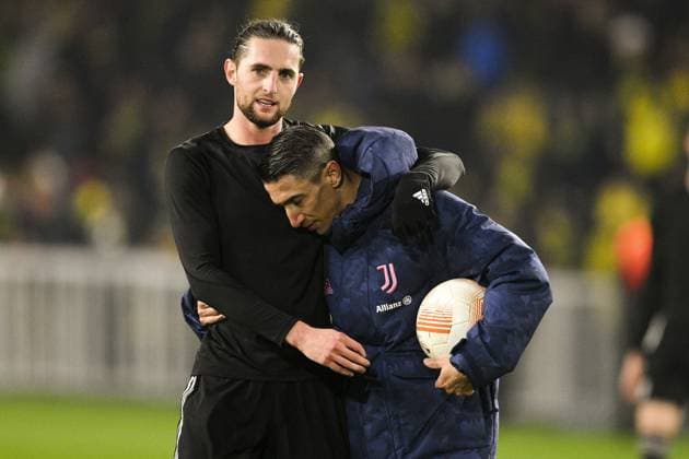 joie de Angel Di Maria (Juventus) avec son ballon du triple en fin de match Adrien Rabiot (Juventus) FOOTBALL : Nantes vs Juventus de Turin - Barrage retour Ligue Europa - 23 02 2023 JBAutissier Panoramic 