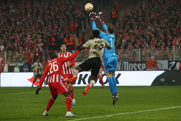 23 02 2023, xtgx, football Europa League 1 8 final, 1 FC Union Berlin Ajax Amsterdam emspor, v l Frederik Roennow Union Berlin, 1 save, holds the ball, catches the ball, parries DFL DFB REGULATIONS PROHIBIT ANY USE OF PHOTOGRAPHS as IMAGE SEQUENCES and or QUASI VIDEO Stadion an der Alten Foersterei