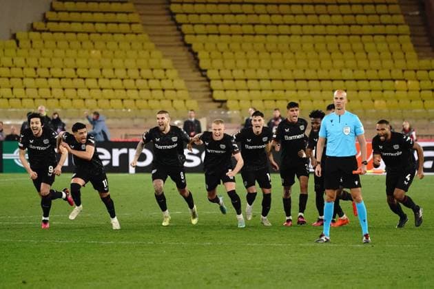 Sport Themen der Woche KW08 Sport Bilder des Tages joie - Equipe du Bayer 04 Leverkusen - Sardar Azmoun (Bayer 04 Leverkusen) - Nadiem Amiri (Bayer 04 Leverkusen) - Robert Andrich (Bayer 04 Leverkusen) - Mitchel Bakker (Bayer 04 Leverkusen) - Patrik Schick (Bayer 04 Leverkusen) - Piero Hincapie (Bayer 04 Leverkusen) FOOTBALL : AS Monaco vs Bayer 04 Leverkusen - League Europa - Monaco - 23 02 2023 NorbertScanella Panoramic 