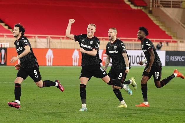 joie - Equipe du Bayer 04 Leverkusen - Nadiem Amiri (Bayer 04 Leverkusen) - Robert Andrich (Bayer 04 Leverkusen) - Mitchel Bakker (Bayer 04 Leverkusen) - Edmond Tapsoba (Bayer 04 Leverkusen) FOOTBALL : AS Monaco vs Bayer 04 Leverkusen - League Europa - Monaco - 23 02 2023 NorbertScanella Panoramic 