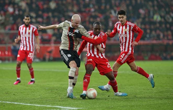 23 02 2023, Football UEFA Europa League 2022 2023, KO Play Off, 1 FC Union Berlin Ajax Amsterdam, at Stadion An der Alten Försterei Berlin L R Davy Klaassen Ajax Amsterdam vs Jerome Roussillon Union Berlin DFL and DFB regulations prohibit any use of photographs as image sequences and or quasi video