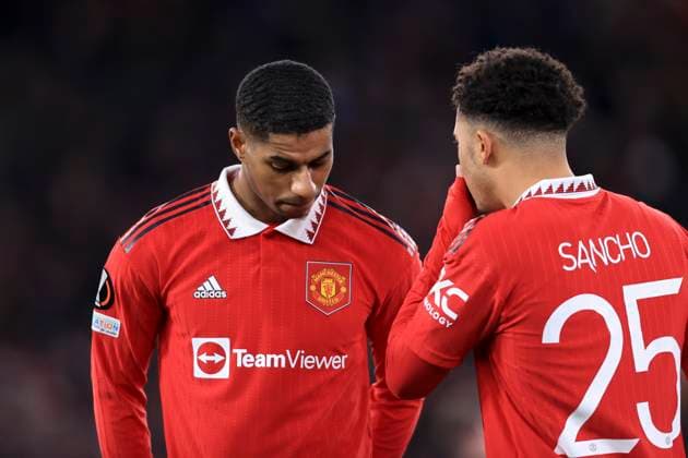 Fußball UEFA Europa League Achtelfinale Manchester United gegen FC Barcelona 23. Februar 2023 UEFA Europa League Achtelfinale Manchester United gegen FC Barcelona Jadon Sancho von Manchester United spricht mit Marcus Rashford von Manchester United Foto Simon Stacpoole Abseits Manchester UK  Copyright: xSimonxStacpoolexOffside