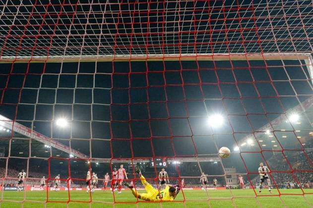 Football, men, season 2022 2023, Europa League, play offs to the round of 16, second leg , 1 FC Union Berlin Ajax Amsterdam, Josip Juranovic 1 FC Union Berlin scores the goal to 1 0 on a handball penalty , 23 02 2022, Copyright: xMatthiasxKochx