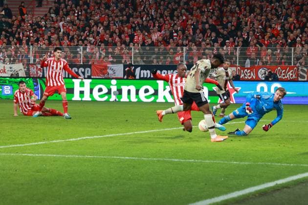 DEU, DFL, 1 FBL, 1 FC Union vs Alax Amsterdamm, 23 02 2023, Stadion Alte Foersterei, Berlin, DEU, DFL, 1 FBL, 1 FC Union vs Alax Amsterdamm, in picture Frederik Roennow 1 FC Union Berlin 1 , Jerome Roussillon 1 FC Union Berlin 26 , Florian Grillitsch Ajax Amsterdam 21 DFL regulations prohibit any use of Photographs as image sequences and or quasi video Foto Juergen Engler nordphoto GmbH JuergenxEngler nph00076
