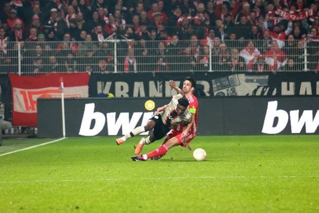 DEU, DFL, 1 FBL, 1 FC Union vs Alax Amsterdamm, 23 02 2023, Stadion Alte Foersterei, Berlin, DEU, DFL, 1 FBL, 1 FC Union vs Alax Amsterdamm, in picture Rani Khedira 1 FC Union Berlin 8 , Davy Klaassen Ajax Amsterdam 6 DFL regulations prohibit any use of Photographs as image sequences and or quasi video Foto Juergen Engler nordphoto GmbH JuergenxEngler nph00076