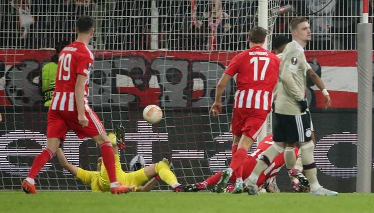Danilho Doekhi scores the goal to 3 1 against goalkeeper Geronimo Rulli Sport Football Soccer UEL UEFA Europa League Men Season 2022 2023 23 02 2023 1 FC Union Berlin FCU vs Ajax Amsterdam DFL regulations prohibit any use of photographs as image sequences and or quasi video