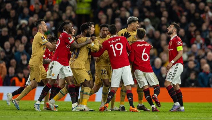 Football - UEFA Europa League - Play-Off 2nd Leg - Manchester United, ManU FC v FC Barcelona, Barca MANCHESTER, ENGLAND - Thursday, February 23, 2023: Manchester United s Bruno Fernandes (R) clashes Barcelona players during the UEFA Europa League Play-Off 2nd Leg game between Manchester United FC and FC Barcelona at Old Trafford. MANCHESTER Old Trafford GREATER MANCHESTER ENGLAND  Copyright: xDavidxRawcliffex P2023-02-23-Man_Utd_Barcelona-61