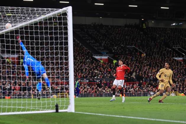 Fußball UEFA-Europa-League-Achtelfinale Manchester United gegen FC Barcelona 23. Februar 2023 UEFA-Europa-League-Achtelfinale Manchester United gegen FC Barcelona Manchester United-Torwart David de Gea pariert einen Kopfball von Jules Kounde (Barcelona) Foto Simon Stacpoole Abseits Manchester UK  Copyright: xSimonxStacpoolexOffside