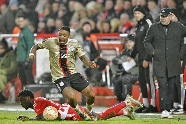 BERLIN, 23-02-2023, Stadion An der Alten Forsterei, Europa League, season 2022 2023, between the match Union Berlin - Ajax, Ajax player Steven Bergwijn Union Berlin player Sheraldo Becker Union Berlin - Ajax  x19996802x Copyright: