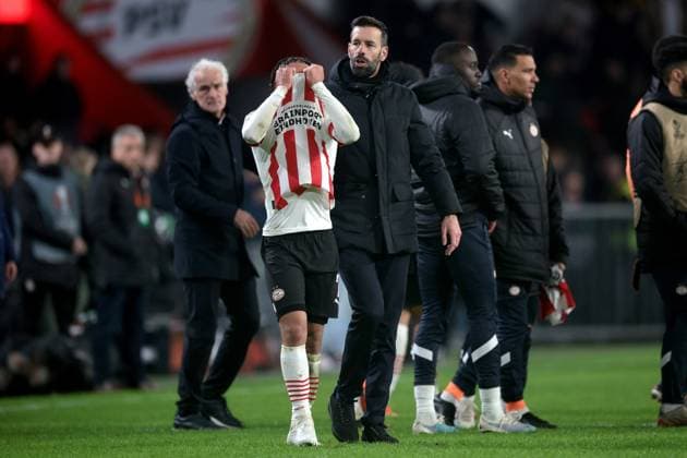 EINDHOVEN - (lr) Xavi Simons of PSV Eindhoven, PSV coach Ruud van Nistelrooij after the UEFA Europa league play-off match between PSV Eindhoven and Sevilla FC at Phillips stadium on February 23, 2023 in Eindhoven, Netherlands. AP Dutch Height Jeroen Putmans PSV Eindhoven v Sevilla FC: Knockout Round Play-Off Leg Two - UEFA Europa League 2022 2023 xVIxANPxSportx xJeroenxPutmansxIVx 463457693 originalFilename: 463457693.jpg