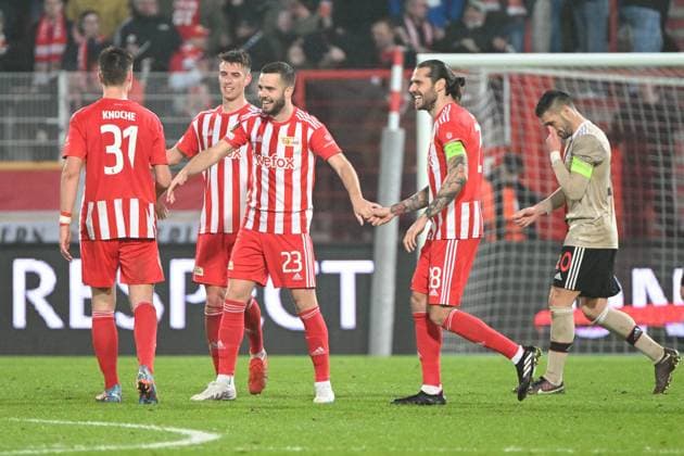 Football, men, season 2022 2023, Europa League, play offs to the round of 16, second leg , 1 FC Union Berlin Ajax Amsterdam, f l Robin Knoche 1 FC Union Berlin , Janik Haberer 1 FC Union Berlin , Niko Gießelmann 1 FC Union Berlin and Christopher Trimmel 1 FC Union Berlin final cheer, cheer after the 3 1 victory , 23 02 2022, Copyright: xMatthiasxKochx