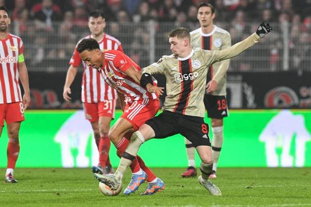Football, men, season 2022 2023, Europa League, play offs to the round of 16, second leg , 1 FC Union Berlin Ajax Amsterdam, v l Jamie Leweling 1 FC Union Berlin and Kenneth Taylor Ajax Amsterdam in duel , 23 02 2022, Copyright: xMatthiasxKochx