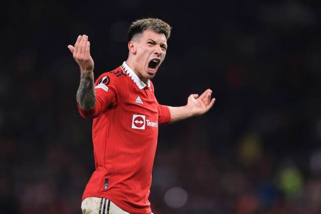 Fußball UEFA Europa League Achtelfinale Manchester United gegen FC Barcelona 23. Februar 2023 UEFA Europa League Achtelfinale Manchester United gegen FC Barcelona Lisandro Martinez von Manchester United feiert nach dem Spiel den Sieg Foto Simon Stacpoole Abseits Manchester UK  Copyright: xSimonxStacpoolexOffside