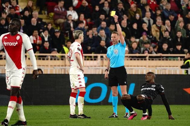 Carton jaune - Caio Henrique (AS Monaco) - Alejandro Hernandez (arbitre) FOOTBALL : AS Monaco vs Bayer 04 Leverkusen - League Europa - Monaco - 23 02 2023 NorbertScanella Panoramic 