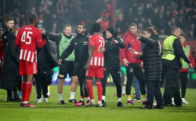 Zoff Rudelbildung nach Spielende, Jordan Siebatcheu, Co Trainer Markus Hoffmann, Sheraldo Becker, Sportdirektor Manager Oliver Ruhnert Sport Football Soccer UEL UEFA Europa League Men Season 2022 2023 23 02 2023 1 FC Union Berlin FCU vs Ajax Amsterdam DFL regulations prohibit any use of photographs as image sequences and or quasi video