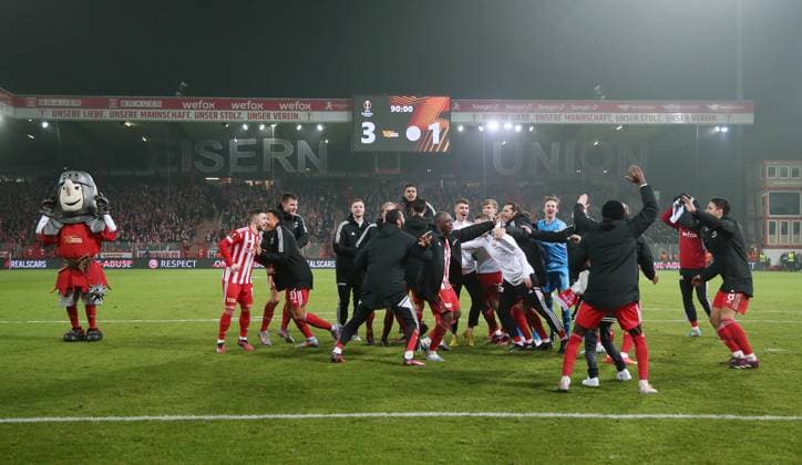 Union team celebrates 3 1 win in front of fans, cheering after end of game joy emotion jubilation sports soccer soccer UEL UEFA Europa League men season 2022 2023 23 02 2023 1 FC Union Berlin FCU vs Ajax Amsterdam DFL regulations prohibit any use of photographs as image sequences and or quasi video