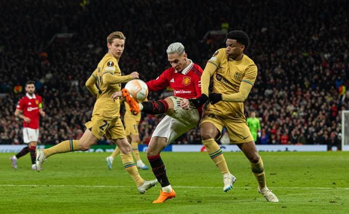 Football - UEFA Europa League - Play-Off 2nd Leg - Manchester United, ManU FC v FC Barcelona, Barca MANCHESTER, ENGLAND - Thursday, February 23, 2023: Manchester United s Antony Matheus dos Santos clears the ball during the UEFA Europa League Play-Off 2nd Leg game between Manchester United FC and FC Barcelona at Old Trafford. MANCHESTER Old Trafford GREATER MANCHESTER ENGLAND  Copyright: xDavidxRawcliffex P2023-02-23-Man_Utd_Barcelona-92