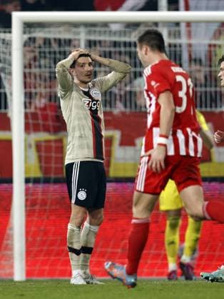 BERLIN - (lr) Steven Berghuis of Ajax disappointed after the 2-0 during the UEFA Europa league play-off match between FC Union Berlin and Ajax Amsterdam and at Stadion An der Alten Forsterei on February 23, 2023 in Berlin, Germany. ANP MAURICE VAN STONE 1. FC Union Berlin v AFC Ajax: Knockout Round Play-Off Leg Two - UEFA Europa League 2022 2023 xVIxANPxSportx xxANPxIVx 463459130 originalFilename: 463459130.jpg