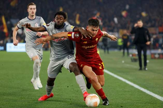 23rd February 2023, Stadio Olimpico, Rome, Italy; Europa League Football; Roma versus FC Red Bull Salzburg; Paulo Dybala of ASRoma goes down the line against Sekou Koita of Salzburg  ActionPlus12479551 NaFoto