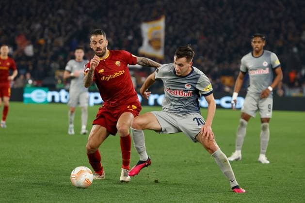 Amar Dedic of Salzburg Leonardo Spinazzola of Roma during AS Roma vs RB Salzburg, football Europa League match in Rome, Italy, February 23 2023  Copyright: xAgnxFoto LiveMediax xipa-agency.x xLivexMediax 0 IPA_IPA36305434