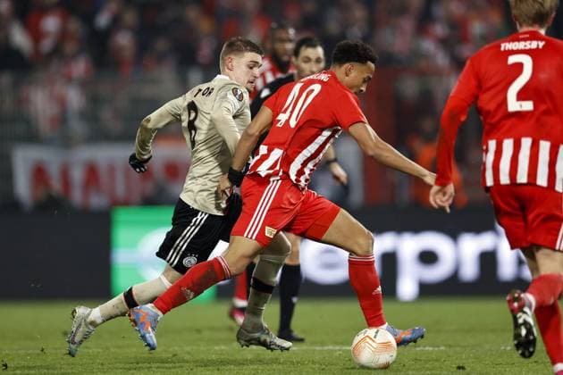 BERLIN - (LR) Kenneth Taylor of Ajax, Jamie Leweling of 1. FC Union Berlin during the UEFA Europa league play-off match between FC Union Berlin and Ajax Amsterdam and at Stadion An der Alten Forsterei on February 23, 2023 in Berlin, Germany. ANP MAURICE VAN STONE 1. FC Union Berlin v AFC Ajax: Knockout Round Play-Off Leg Two - UEFA Europa League 2022 2023 xVIxANPxSportx xxANPxIVx 463468338 originalFilename: 463468338.jpg
