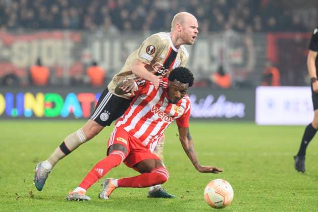 v l Davy Klaassen Ajax Amsterdam, 06 , Sheraldo Becker 1 FC Union Berlin, 27 , one-on-one, action, fight, GER, 1 FC Union Berlin vs AFC Ajax Amsterdam, UEFA Europa League , Rückckspiel, Saison Spielzeit 2022 2023, 23 02 2023, DFL REGULATES PROHIBIT ANY USE OF PHOTOGRAPHS AS IMAGE SEQUENCES AND OR QUASI VIDEO, GER, Berlin, 1 FC Union Berlin vs Ajax Amsterdam, UEFA Europa League , Rückckspiel, Saison Spielzeit 2022 2023, 23 02 2023, fcuafc, afc, Berlin Copyright: xUwexKoch Eibner-Pressefotox EP_UKH