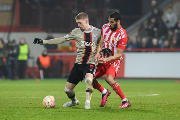 v l Kenneth Taylor Ajax Amsterdam, 08 , Aissa Laidouni 1 FC Union Berlin, 20 , one-on-one, action, fight, GER, 1 FC Union Berlin vs AFC Ajax Amsterdam, UEFA Europa League , Rückspiel, Saison Spielzeit 2022 2023, 23 02 2023, DFL REGULATES PROHIBIT ANY USE OF PHOTOGRAPHS AS IMAGE SEQUENCES AND OR QUASI VIDEO, GER, Berlin, 1 FC Union Berlin vs Ajax Amsterdam, UEFA Europa League , Rueckspiel, Saison Spielzeit 2022 2023, 23 02 2023, fcuafc, afc, Berlin Copyright: xUwexKoch Eibner-Pressefotox EP_UKH