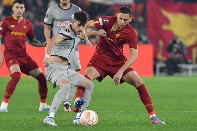 Soccer, Europa League match AS Roma v FC Salzburg Nicolas Capaldo of Red Bull Salzburg,Nemanja Matic of AS Roma during the Uefa Europa League match AS Roma v FC Salzburg at Olimpico stadium in Rome, Italy, 23rd February 2023. Imago-Images Emmefoto Copyright: xImago-Images Emmefotox