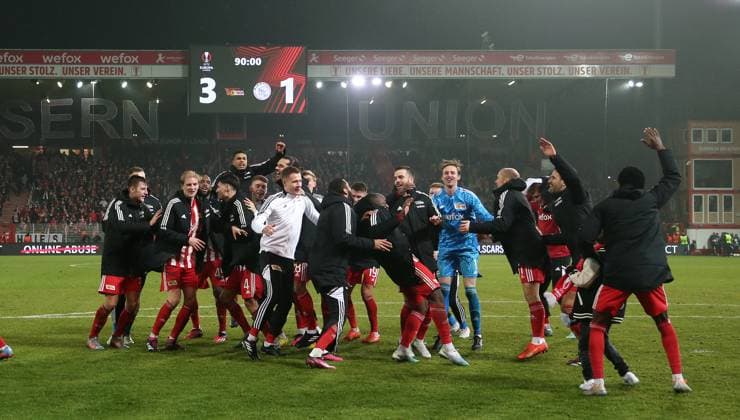 Union team celebrates dancing pogoing 3 1 victory in front of fans Sports Football Soccer UEL UEFA Europa League Men Season 2022 2023 23 02 2023 1 FC Union Berlin FCU vs Ajax Amsterdam DFL regulations prohibit any use of photographs as image sequences and or quasi video