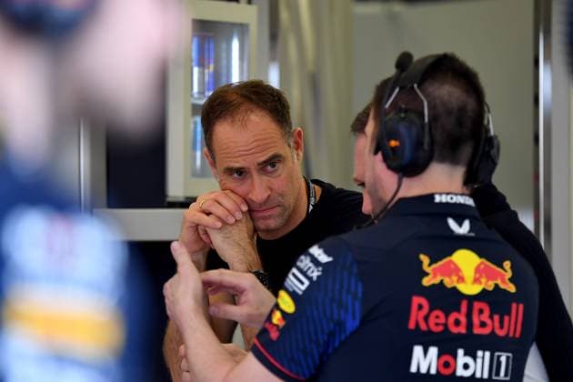 24 02 2023, Bahrain International Circuit, Sakhir, Formula 1 test drives in Bahrain 2023 , in picture Managing Director Oliver Mintzlaff Red Bull , Team Principal Christian Horner Red Bull Racing Honda Sakhir Bahrain International Circuit Bahrain  eu-images-506